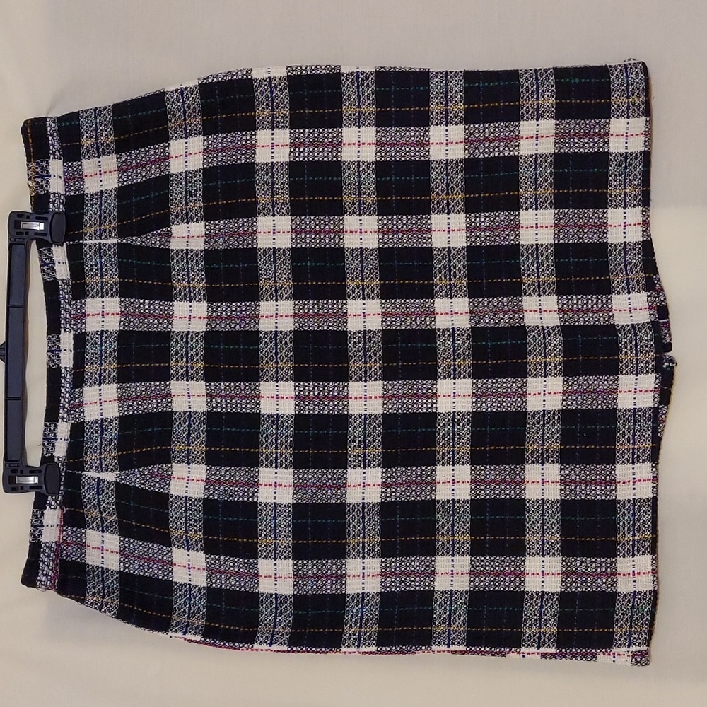 Classic Black and White Plaid Pencil Skirt